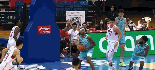 🏀CBA半场：杨瀚森6+5 鲍威尔&韦瑟斯庞合砍20分 青岛52-39领先广州
