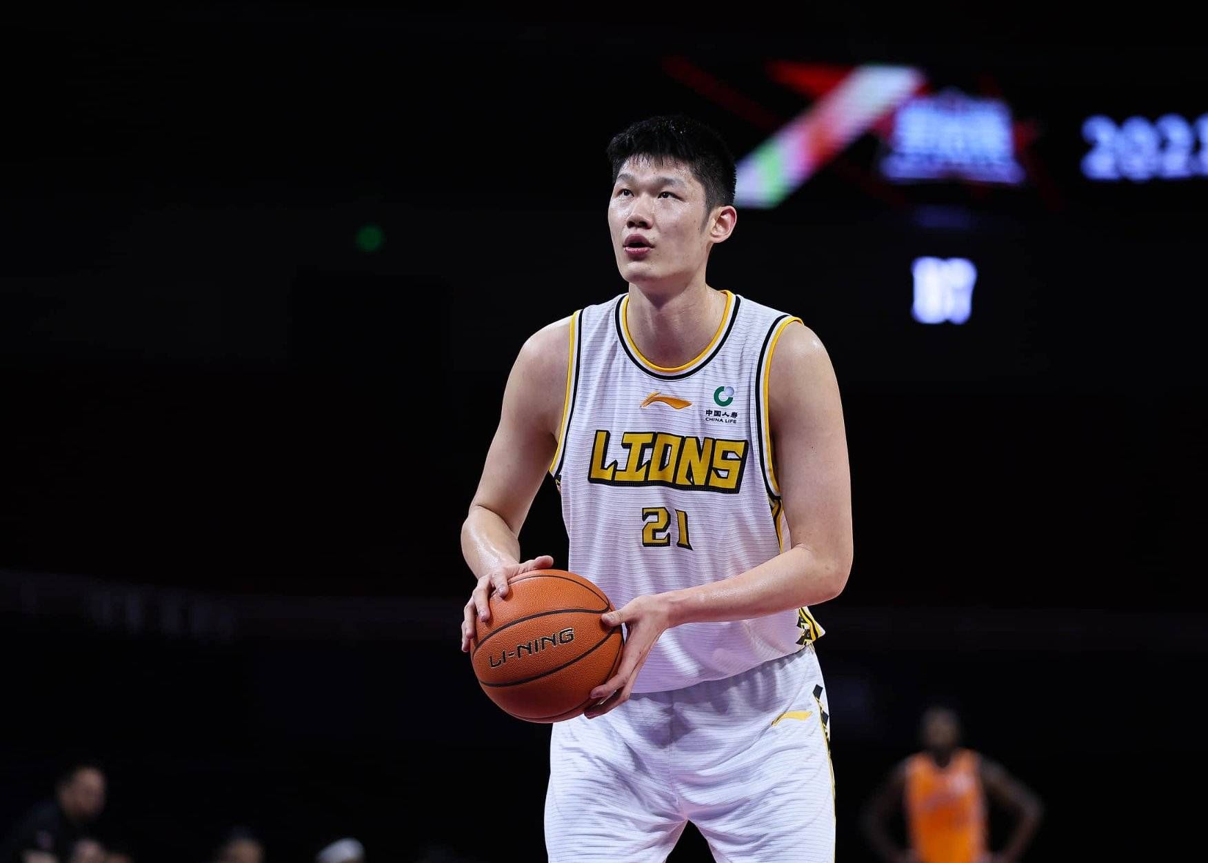 🏀广厦vs青岛前瞻：胡金秋PK杨瀚森上演内线国手对决，王博冲击6连胜